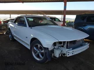 ✅ 2005 Ford Mustang GT Deluxe • VIN: 1ZVHT85H055248991 • Лот: 43541903. Опубликован ранее на IAAI с пробегом 120 990 миль. Бесплатный доступ к архиву аукционных продаж из США и подробный отчёт об истории автомобиля на DreamBid. Изображение 1.