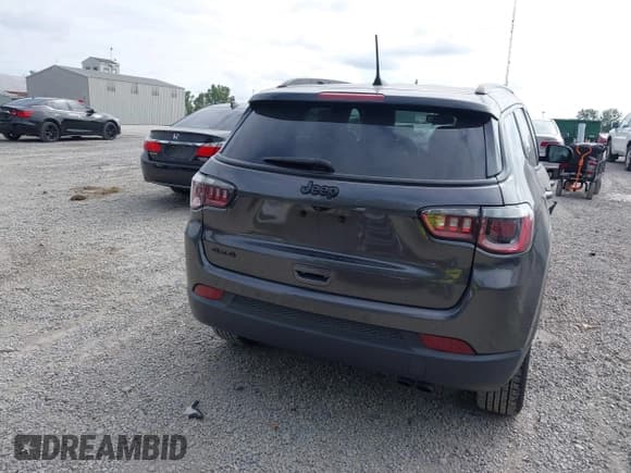 ✅ 2019 Jeep Compass Latitude • VIN: 3C4NJDBB6KT723835 • Lot: 43058624. Listed on IAAI with 135,030 mi. Free auction sales archive from the USA and detailed vehicle history report at DreamBid. Image 17.