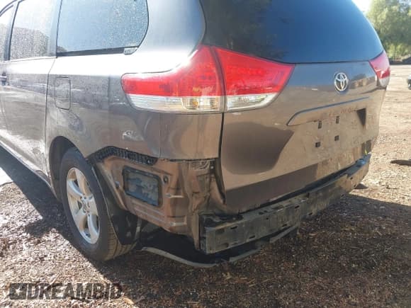 ✅ 2014 Toyota Sienna LE AAS • VIN: 5TDKK3DC5ES464205 • Lot: 43066275. Listed on IAAI with 194,999 mi. Free auction sales archive from the USA and detailed vehicle history report at DreamBid. Image 6.