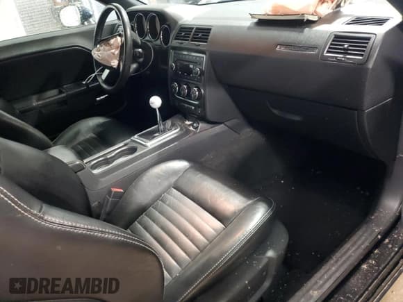 ✅ 2009 Dodge Challenger R/T • VIN: 2B3LJ54T99H526519 • Lot: 81138454. Wystawiony na Copart z przebiegiem 64 679 mil. Bezpłatny archiwum sprzedaży aukcyjnych z USA i szczegółowy raport historii pojazdu na DreamBid. Zdjęcie 8.