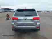 2018 Jeep Grand Cherokee Sterling z VIN 1C4RJFBG3JC138410, wystawiony jako IAAI lot #43242404 z przebiegiem 119 655 mil mil oraz . Historia ofert i sprzedaży dostępna na DreamBid. Obrazek 17.