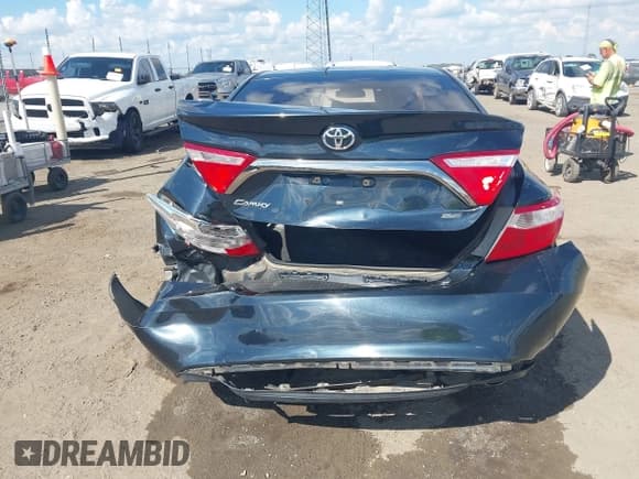 ✅ 2017 Toyota Camry XLE • VIN: 4T1BF1FK9HU451885 • Lot: 43353544. Wystawiony na IAAI z przebiegiem 141 288 mil. Bezpłatny archiwum sprzedaży aukcyjnych z USA i szczegółowy raport historii pojazdu na DreamBid. Zdjęcie 16.