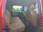 ✅ 2018 Ram 3500 Laramie • VIN: 3C63RRML6JG132602 • Lot: 71025035. Wystawiony na Copart z przebiegiem 141 274 mil. Bezpłatny archiwum sprzedaży aukcyjnych z USA i szczegółowy raport historii pojazdu na DreamBid. Zdjęcie 6.