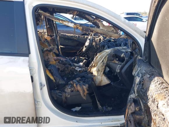 ✅ 2019 Dodge Journey SE • VIN: 3C4PDCBB8KT852508 • Lot: 42239706. Wystawiony na IAAI z przebiegiem Nie podano. Bezpłatny archiwum sprzedaży aukcyjnych z USA i szczegółowy raport historii pojazdu na DreamBid. Zdjęcie 5.