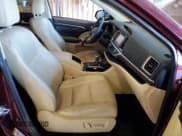 ✅ 2015 Toyota Highlander Limited • VIN: 5TDYKRFH9FS095453 • Lot: 82474625. Wystawiony na Copart z przebiegiem 70 901 mil. Bezpłatny archiwum sprzedaży aukcyjnych z USA i szczegółowy raport historii pojazdu na DreamBid. Zdjęcie 7.