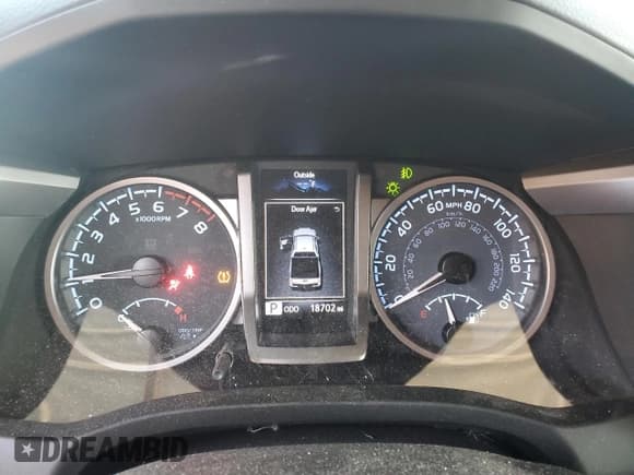 ✅ 2021 Toyota Tacoma SR5 • VIN: 3TMAZ5CN3MM152212 • Lot: 91426845. Wystawiony na Copart z przebiegiem 18 702 mil. Bezpłatny archiwum sprzedaży aukcyjnych z USA i szczegółowy raport historii pojazdu na DreamBid. Zdjęcie 9.