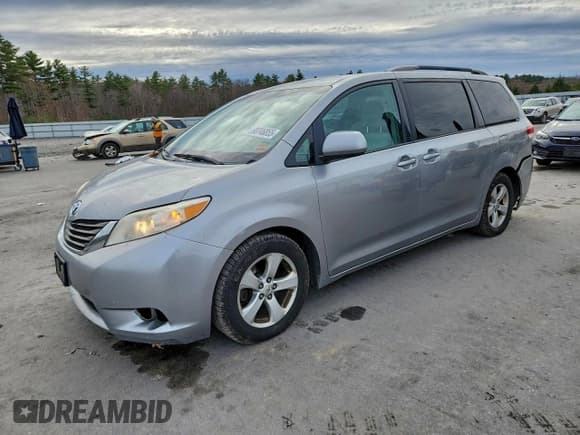 ✅ 2011 Toyota Sienna LE • VIN: 5TDKK3DC0BS142017 • Лот: 93746855. Опубликован ранее на Copart с пробегом 251 738 миль. Бесплатный доступ к архиву аукционных продаж из США и подробный отчёт об истории автомобиля на DreamBid. Изображение 1.
