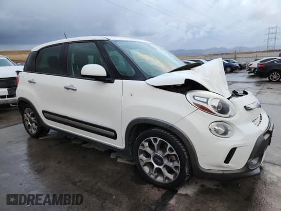 ✅ 2014 FIAT 500L Trekking • VIN: ZFBCFADH1EZ008650 • Lot: 90253045. Listed on Copart with 123,253 mi. Free auction sales archive from the USA and detailed vehicle history report at DreamBid. Image 4.