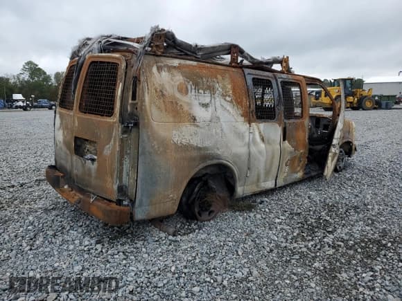 ✅ 2020 Chevrolet Express Cargo • VIN: 1GCWGAFP8L1254196 • Lot: 84562025. Wystawiony na Copart z przebiegiem Nie podano. Bezpłatny archiwum sprzedaży aukcyjnych z USA i szczegółowy raport historii pojazdu na DreamBid. Zdjęcie 3.