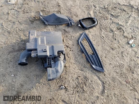 ✅ 2016 Hyundai Veloster • VIN: KMHTC6AD3GU273831 • Lot: 87689275. Wystawiony na Copart z przebiegiem 108 387 mil. Bezpłatny archiwum sprzedaży aukcyjnych z USA i szczegółowy raport historii pojazdu na DreamBid. Zdjęcie 12.