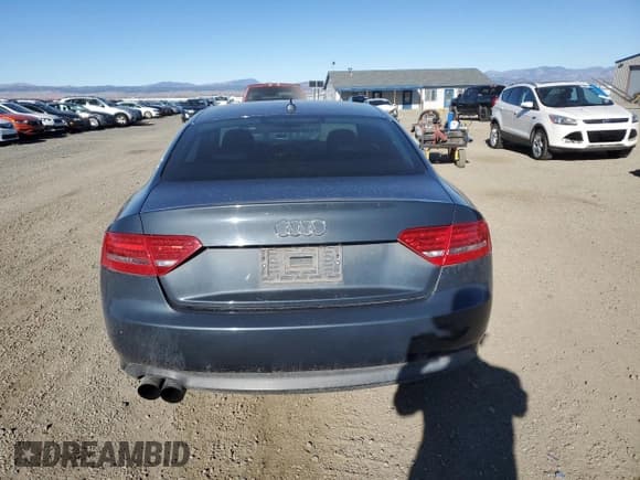 ✅ 2011 Audi A5 Premium Plus • VIN: WAULFAFR0BA075993 • Lot: 89711895. Wystawiony na Copart z przebiegiem Nie podano. Bezpłatny archiwum sprzedaży aukcyjnych z USA i szczegółowy raport historii pojazdu na DreamBid. Zdjęcie 6.