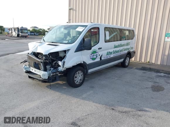 ✅ 2017 Ford Transit XL • VIN: 1FBZX2ZM6HKA10816 • Lot: 42393943. Wystawiony na IAAI z przebiegiem 41 939 mil. Bezpłatny archiwum sprzedaży aukcyjnych z USA i szczegółowy raport historii pojazdu na DreamBid. Zdjęcie 15.