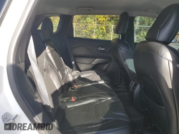 ✅ 2019 Jeep Cherokee Limited • VIN: 1C4PJMDX0KD216825 • Лот: 82606345. Опубликован ранее на Copart с пробегом 83 889 миль. Бесплатный доступ к архиву аукционных продаж из США и подробный отчёт об истории автомобиля на DreamBid. Изображение 11.