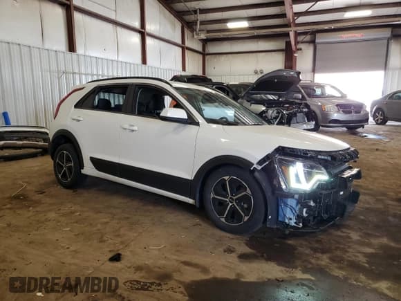 ✅ 2024 Kia Niro LX • VIN: KNDCP3LE2R5127947 • Lot: 62635175. Wystawiony na Copart z przebiegiem 18 399 mil. Bezpłatny archiwum sprzedaży aukcyjnych z USA i szczegółowy raport historii pojazdu na DreamBid. Zdjęcie 4.