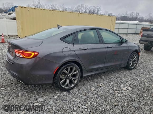 ✅ 2015 Chrysler 200 S • VIN: 1C3CCCBB1FN623633 • Lot: 93841435. Wystawiony na Copart z przebiegiem 129 967 mil. Bezpłatny archiwum sprzedaży aukcyjnych z USA i szczegółowy raport historii pojazdu na DreamBid. Zdjęcie 3.