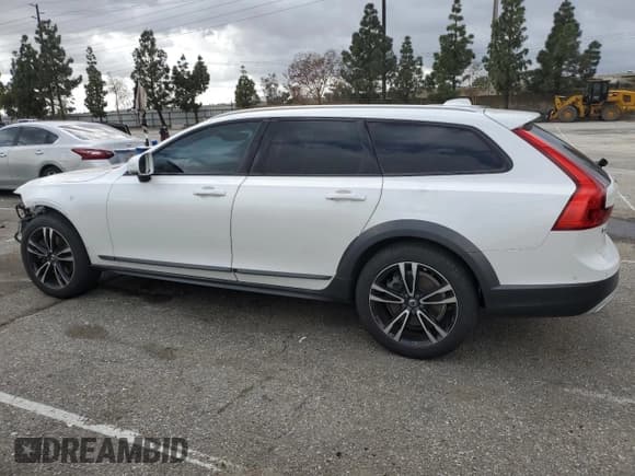 ✅ 2018 Volvo V90 • VIN: YV4102NK4J1018925 • Лот: 42195815. Опубликован ранее на Copart с пробегом 28 154 миль. Бесплатный доступ к архиву аукционных продаж из США и подробный отчёт об истории автомобиля на DreamBid. Изображение 2.