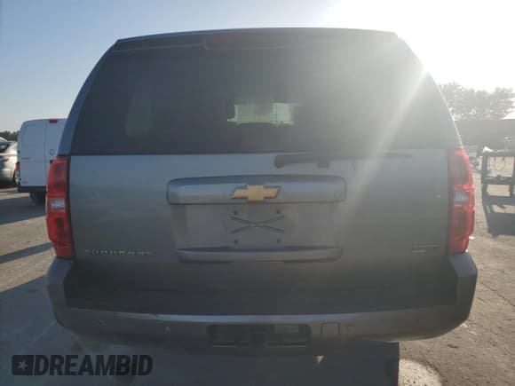 ✅ 2012 Chevrolet Suburban LT • VIN: 1GNSCJE05CR257547 • Lot: 76461984. Wystawiony na Copart z przebiegiem 217 382 mil. Bezpłatny archiwum sprzedaży aukcyjnych z USA i szczegółowy raport historii pojazdu na DreamBid. Zdjęcie 6.