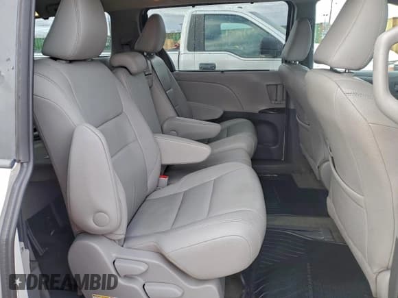 ✅ 2015 Toyota Sienna XLE • VIN: 5TDYK3DC4FS647039 • Lot: 93111635. Wystawiony na Copart z przebiegiem 67 258 mil. Bezpłatny archiwum sprzedaży aukcyjnych z USA i szczegółowy raport historii pojazdu na DreamBid. Zdjęcie 11.