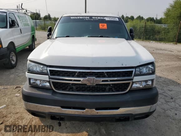 ✅ 2006 Chevrolet Silverado 2500HD LT3 • VIN: 1GCHK232X6F110873 • Lot: 86475445. Wystawiony na Copart z przebiegiem 226 349 mil. Bezpłatny archiwum sprzedaży aukcyjnych z USA i szczegółowy raport historii pojazdu na DreamBid. Zdjęcie 5.