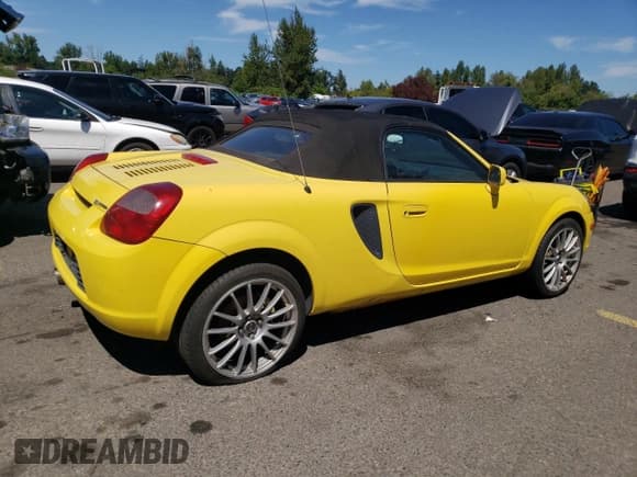 ✅ 2000 Toyota MR2 • VIN: JTDFR3200Y0014930 • Лот: 67971775. Опубликован ранее на Copart с пробегом 94 012 миль. Бесплатный доступ к архиву аукционных продаж из США и подробный отчёт об истории автомобиля на DreamBid. Изображение 3.