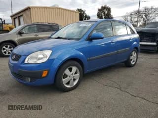 ✅ 2007 Kia Rio SX • VIN: KNADE163176196559 • Lot: 92210485. Wystawiony na Copart z przebiegiem 67 647 mil. Bezpłatny archiwum sprzedaży aukcyjnych z USA i szczegółowy raport historii pojazdu na DreamBid. Zdjęcie 1.