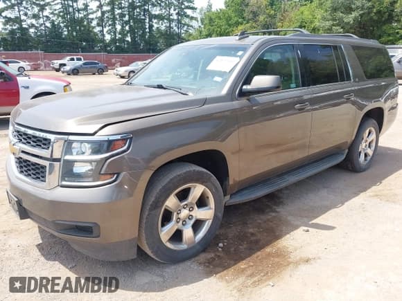 ✅ 2015 Chevrolet Suburban LT • VIN: 1GNSCJKC0FR513631 • Lot: 42879095. Wystawiony na IAAI z przebiegiem 239 851 mil. Bezpłatny archiwum sprzedaży aukcyjnych z USA i szczegółowy raport historii pojazdu na DreamBid. Zdjęcie 2.