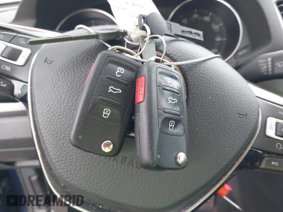 ✅ 2017 Volkswagen Passat R-Line • VIN: 1VWDT7A39HC014576 • Лот: 43684629. Опубликован ранее на IAAI с пробегом 151 457 миль. Бесплатный доступ к архиву аукционных продаж из США и подробный отчёт об истории автомобиля на DreamBid. Изображение 11.