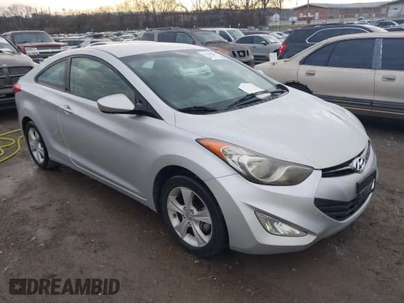 ✅ 2013 Hyundai Elantra SE • VIN: KMHDH6AE8DU011104 • Lot: 41588963. Wystawiony na IAAI z przebiegiem 112 726 mil. Bezpłatny archiwum sprzedaży aukcyjnych z USA i szczegółowy raport historii pojazdu na DreamBid. Zdjęcie 1.