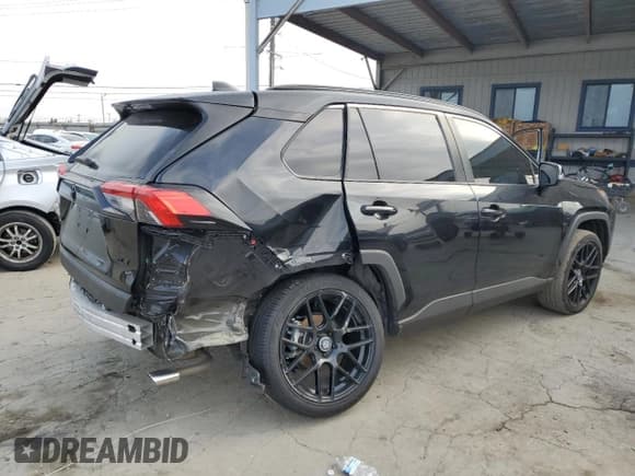 ✅ 2020 Toyota RAV4 XLE • VIN: 2T3W1RFV7LW102507 • Лот: 82751715. Опубликован ранее на Copart с пробегом 44 531 миль. Бесплатный доступ к архиву аукционных продаж из США и подробный отчёт об истории автомобиля на DreamBid. Изображение 3.