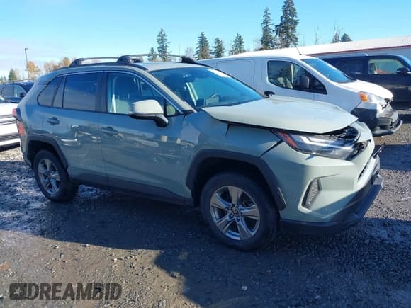 ✅ 2022 Toyota RAV4 Hybrid XLE • VIN: 4T3RWRFVXNU051599 • Lot: 43699947. Wystawiony na IAAI z przebiegiem 43 533 mil. Bezpłatny archiwum sprzedaży aukcyjnych z USA i szczegółowy raport historii pojazdu na DreamBid. Zdjęcie 1.