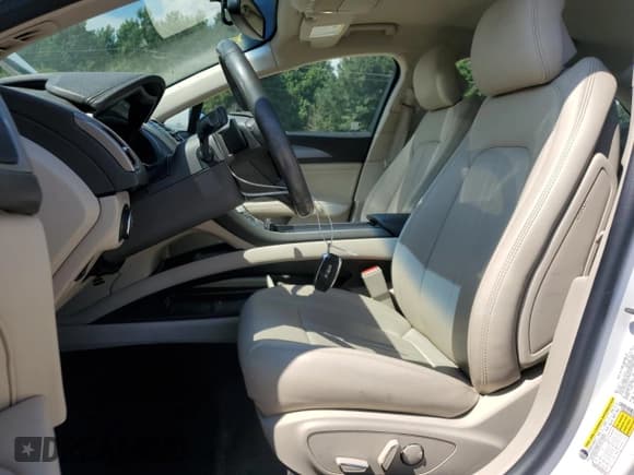 ✅ 2018 Lincoln MKZ Premiere • VIN: 3LN6L5A90JR619397 • Лот: 63144565. Опубликован ранее на Copart с пробегом 76 739 миль. Бесплатный доступ к архиву аукционных продаж из США и подробный отчёт об истории автомобиля на DreamBid. Изображение 7.