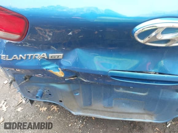 ✅ 2018 Hyundai Elantra • VIN: KMHH35LE5JU021057 • Lot: 43755207. Listed on IAAI with 33,053 mi. Free auction sales archive from the USA and detailed vehicle history report at DreamBid. Image 18.