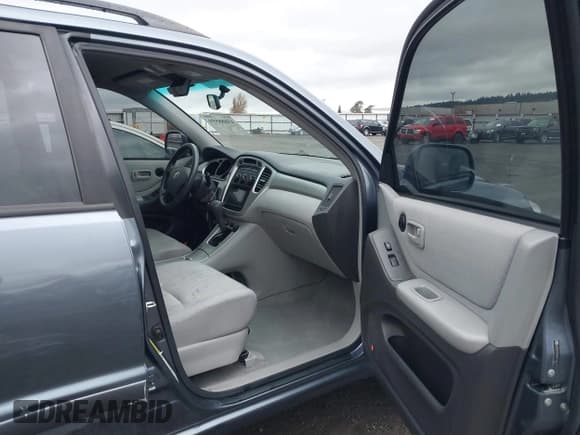 ✅ 2006 Toyota Highlander Limited • VIN: JTEEP21A960174612 • Lot: 43688559. Wystawiony na IAAI z przebiegiem 196 569 mil. Bezpłatny archiwum sprzedaży aukcyjnych z USA i szczegółowy raport historii pojazdu na DreamBid. Zdjęcie 5.