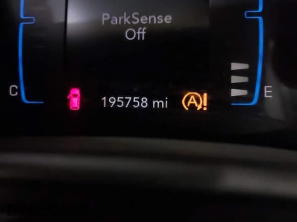 ✅ 2017 Chrysler Pacifica Touring L • VIN: 2C4RC1BG4HR833588 • Лот: 42984443. Опубликован ранее на IAAI с пробегом 195 758 миль. Бесплатный доступ к архиву аукционных продаж из США и подробный отчёт об истории автомобиля на DreamBid. Изображение 15.