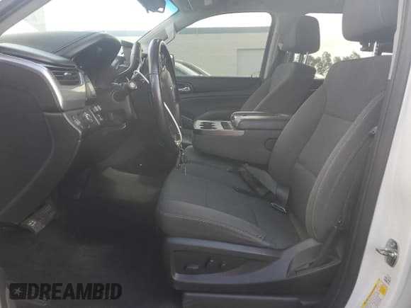 ✅ 2019 Chevrolet Tahoe LS • VIN: 1GNSCAEC6KR153562 • Lot: 82231855. Wystawiony na Copart z przebiegiem 71 474 mil. Bezpłatny archiwum sprzedaży aukcyjnych z USA i szczegółowy raport historii pojazdu na DreamBid. Zdjęcie 7.