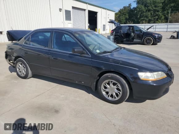 ✅ 1998 Honda Accord LX • VIN: 1HGCG5643WA157588 • Lot: 85875305. Listed on Copart with 178,256 mi. Free auction sales archive from the USA and detailed vehicle history report at DreamBid. Image 4.