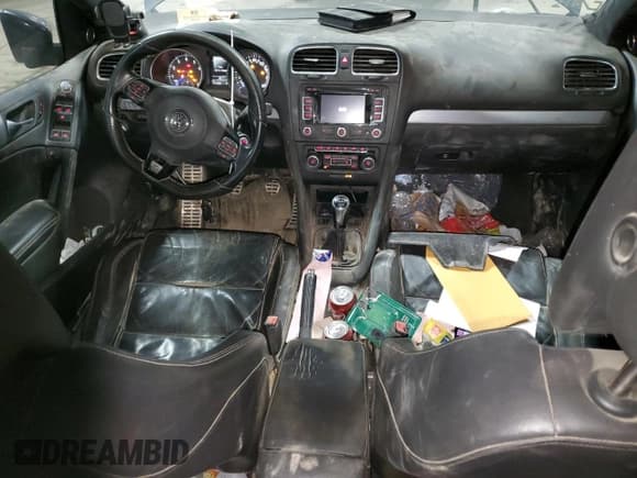 ✅ 2013 Volkswagen Golf R • VIN: WVWPF7AJ7DW038518 • Lot: 85557354. Wystawiony na Copart z przebiegiem 171 224 mil. Bezpłatny archiwum sprzedaży aukcyjnych z USA i szczegółowy raport historii pojazdu na DreamBid. Zdjęcie 8.