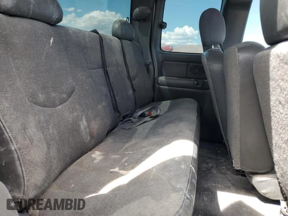 ✅ 2004 Chevrolet Silverado 1500 LS • VIN: 2GCEC19V241150171 • Lot: 72155024. Listed on Copart with 186,553 mi. Free auction sales archive from the USA and detailed vehicle history report at DreamBid. Image 10.