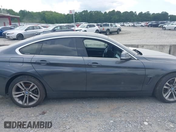 ✅ 2018 BMW 4 Series 430i xDrive • VIN: WBA4J3C57JBG91928 • Lot: 42699996. Wystawiony na IAAI z przebiegiem 147 351 mil. Bezpłatny archiwum sprzedaży aukcyjnych z USA i szczegółowy raport historii pojazdu na DreamBid. Zdjęcie 13.