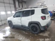 ✅ 2020 Jeep Renegade Altitude • VIN: ZACNJABBXLPL10367 • Lot: 41599445. Wystawiony na IAAI z przebiegiem 136 965 mil. Bezpłatny archiwum sprzedaży aukcyjnych z USA i szczegółowy raport historii pojazdu na DreamBid. Zdjęcie 14.