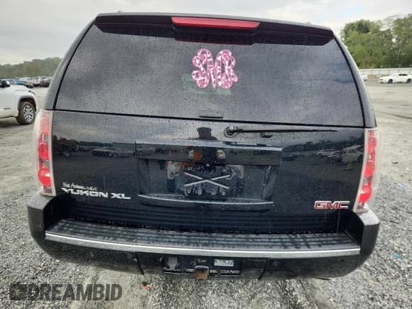 ✅ 2014 GMC Yukon XL Denali • VIN: 1GKS2MEF8ER164451 • Lot: 81793725. Wystawiony na Copart z przebiegiem 144 611 mil. Bezpłatny archiwum sprzedaży aukcyjnych z USA i szczegółowy raport historii pojazdu na DreamBid. Zdjęcie 6.