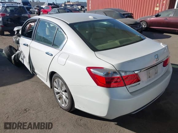 ✅ 2015 Honda Accord EX-L • VIN: 1HGCR2F88FA271663 • Lot: 43644774. Listed on IAAI with 127,564 mi. Free auction sales archive from the USA and detailed vehicle history report at DreamBid. Image 3.