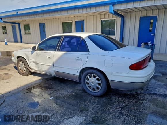 ✅ 1998 Buick Regal GS • VIN: 2G4WF5211W1465519 • Lot: 94824065. Listed on Copart with 129,303 mi. Free auction sales archive from the USA and detailed vehicle history report at DreamBid. Image 2.