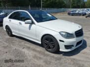 ✅ 2013 Mercedes-Benz C 250 Sport • VIN: WDDGF4HB2DA805935 • Lot: 43171154. Wystawiony na IAAI z przebiegiem 148 876 mil. Bezpłatny archiwum sprzedaży aukcyjnych z USA i szczegółowy raport historii pojazdu na DreamBid. Zdjęcie 1.