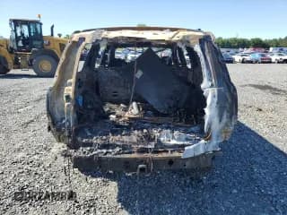 ✅ 2017 Chevrolet Suburban Premier • VIN: 1GNSCJKC9HR265463 • Lot: 56209904. Wystawiony na Copart z przebiegiem Nie podano. Bezpłatny archiwum sprzedaży aukcyjnych z USA i szczegółowy raport historii pojazdu na DreamBid. Zdjęcie 6.