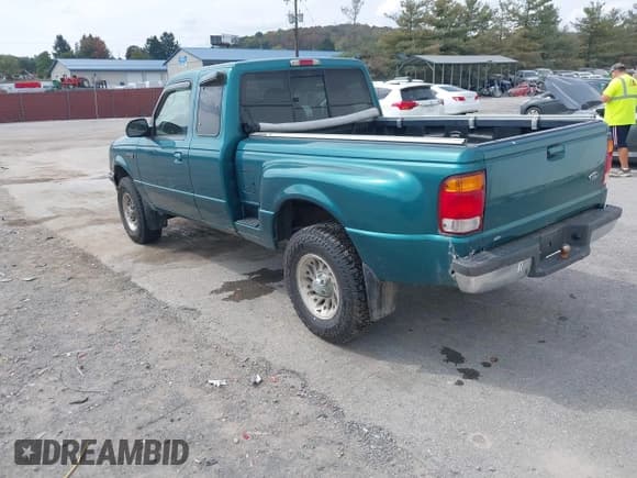 ✅ 1998 Ford Ranger XL • VIN: 1FTZR15U7WTA34197 • Lot: 43223464. Wystawiony na IAAI z przebiegiem 175 684 mil. Bezpłatny archiwum sprzedaży aukcyjnych z USA i szczegółowy raport historii pojazdu na DreamBid. Zdjęcie 3.