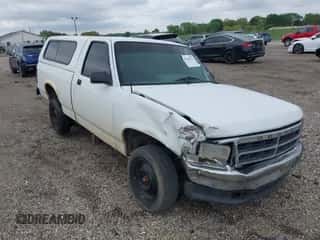 1996 Dodge Dakota z VIN 1B7FL26P7TS578266, wystawiony jako IAAI lot #42144732 z przebiegiem 221 922 mil mil oraz . Historia ofert i sprzedaży dostępna na DreamBid. Obrazek 1.