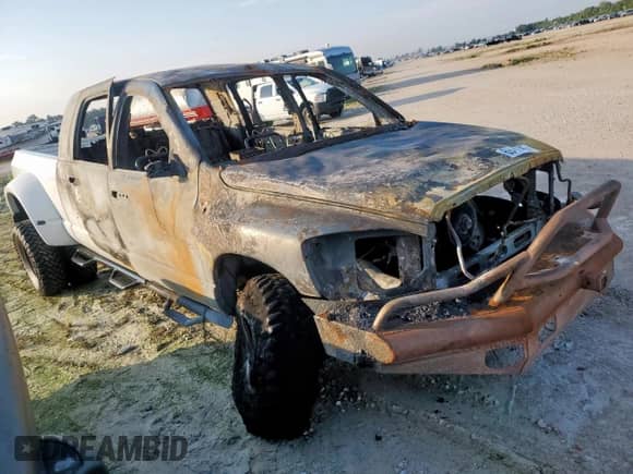 2006 Dodge 3500 SLT z VIN 3D7MX49C66G243579, wystawiony jako Copart lot #69480405 z przebiegiem Nie podano mil oraz Nie do naprawy • Non repairable. Historia ofert i sprzedaży dostępna na DreamBid. Obrazek 4.