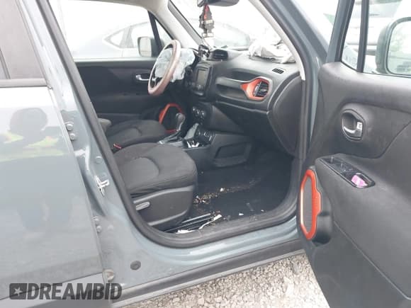 ✅ 2018 Jeep Renegade Sport • VIN: ZACCJBAB4JPH46257 • Lot: 43562625. Listed on IAAI with 130,722 mi. Free auction sales archive from the USA and detailed vehicle history report at DreamBid. Image 5.