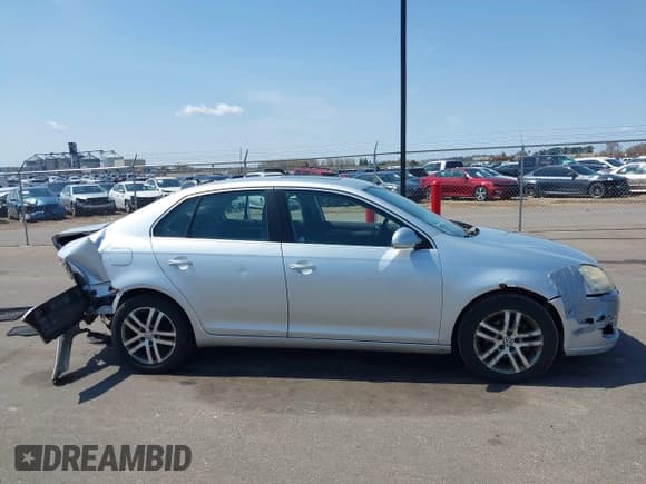 ✅ 2006 Volkswagen Jetta 2.5L • VIN: 3VWSG71K06M666629 • Лот: 42103342. Опубликован ранее на IAAI с пробегом 183 506 миль. Бесплатный доступ к архиву аукционных продаж из США и подробный отчёт об истории автомобиля на DreamBid. Изображение 13.